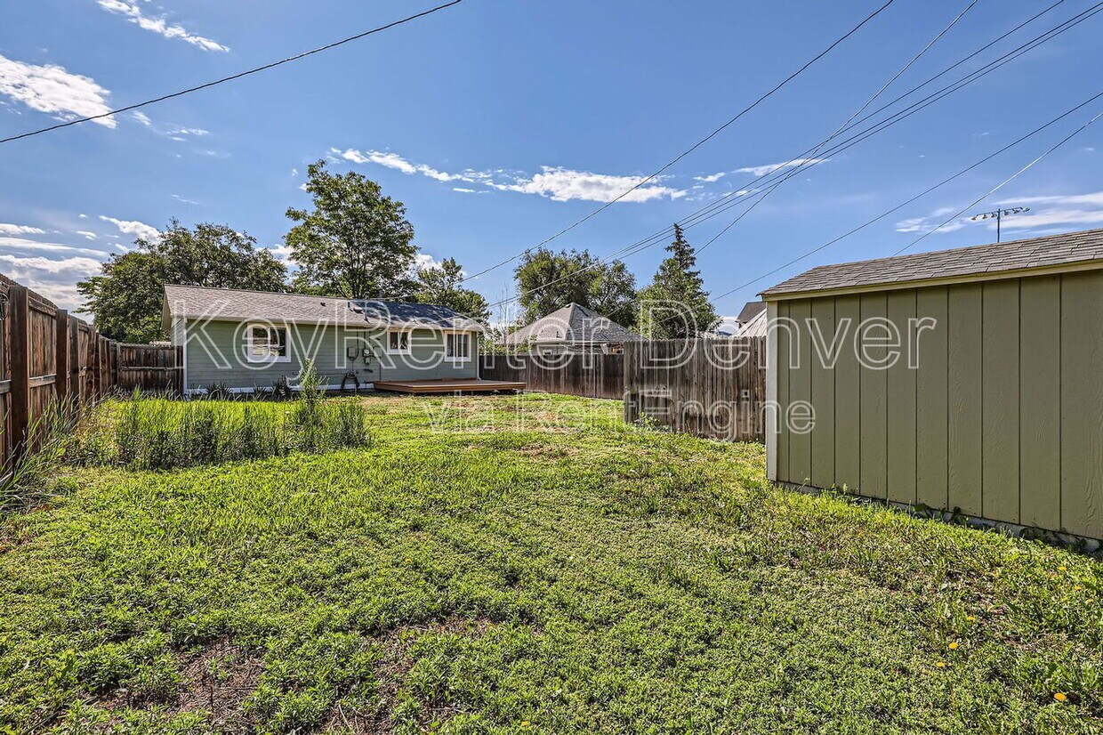 Foto principal - 2425 Benton St