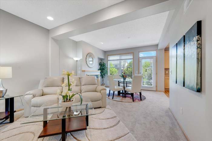 Foto del edificio - 10741 Falling Water Ln