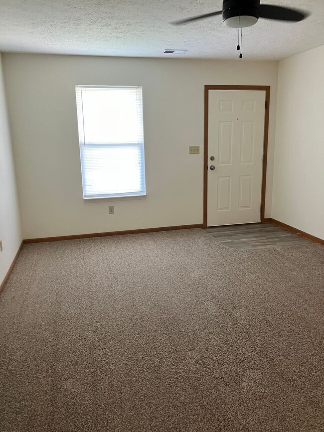 Foto del edificio - Charming 2-Bedroom Ranch in Peaceful Piqua...
