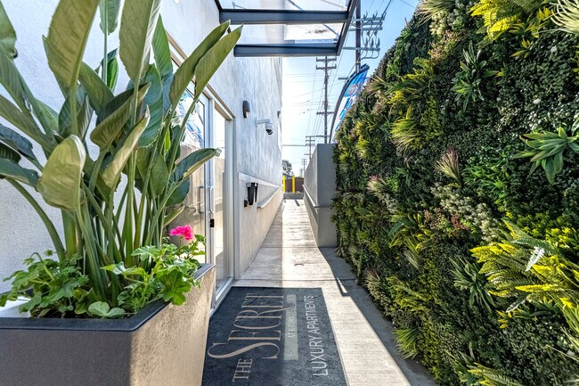 Foto del edificio - The SECRET in K-Town, 3050 W 11th St.