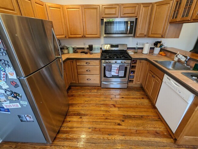 Kitchen - 500 E Randall St