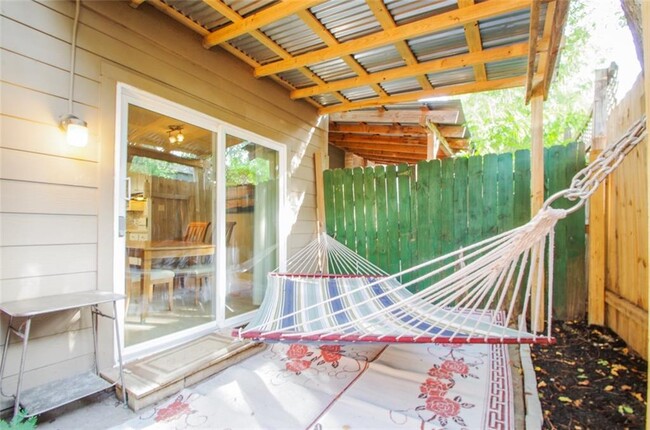 Building Photo - 6406 Chimney Creek Cir