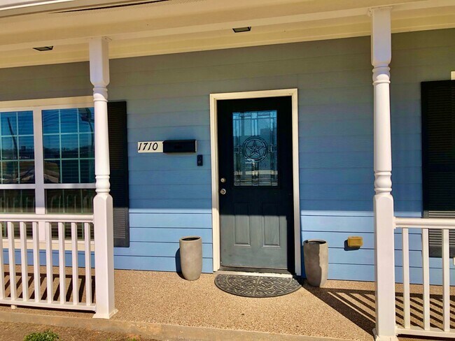 Foto del edificio - 3BR/3BA House Near Campus