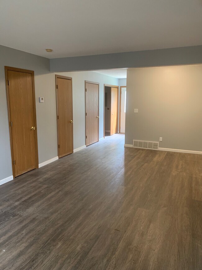 Building Photo - 110 Circle Dr