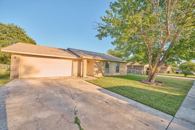 Building Photo - Viewable April 1st!  Small Pets Accepted!