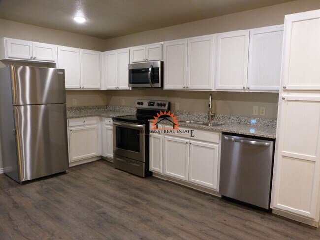 Foto del edificio - 1313 Mission Dr