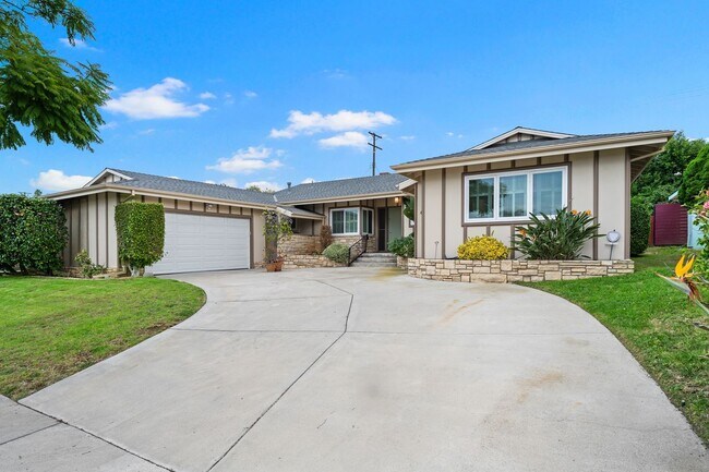 Foto del edificio - 6204 S Corning Ave