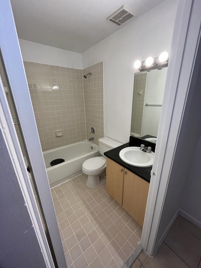 Foto del edificio - 6935 NW 179th St