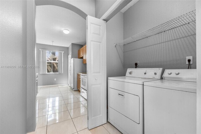 Foto del edificio - 24376 SW 109th Ct