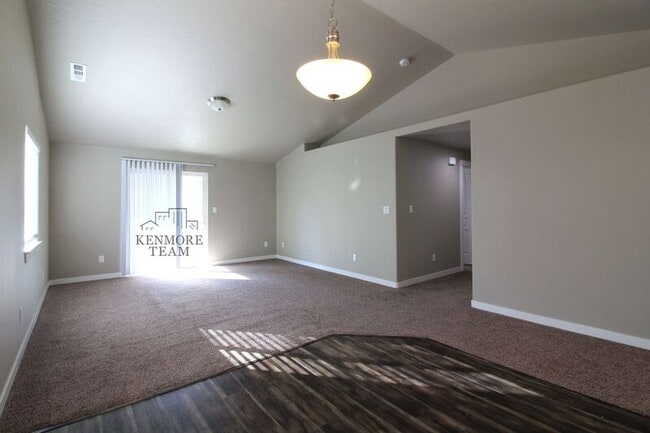 Building Photo - 680 Marysville Way