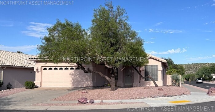 Foto principal - Spacious 4 bedroom 2 bath home near Sabino...