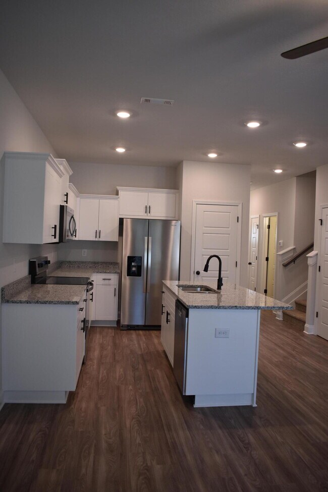 Foto del edificio - 4190 Taylor Pond Rd