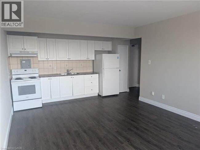 Building Photo - 468 Ottawa St N