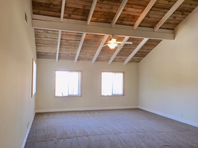 Building Photo - University Park Home! 4 Bedroom 2 Bath Att...