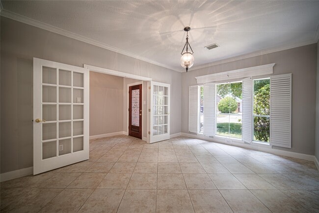 Building Photo - 4423 Lakeshore Forest Dr