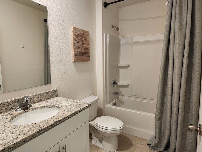 Building Photo - BEAUTIFUL 4Bedroom 2 Bathroom Home in the Ormond Station Community