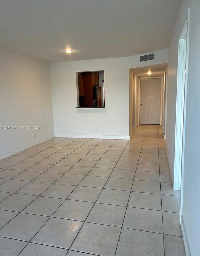 Foto del edificio - 8720 N Sherman Cir