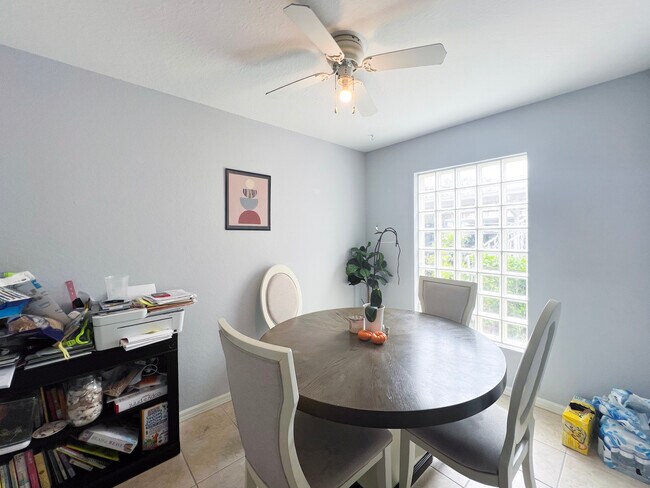 Foto del edificio - 26729 Little John Ct