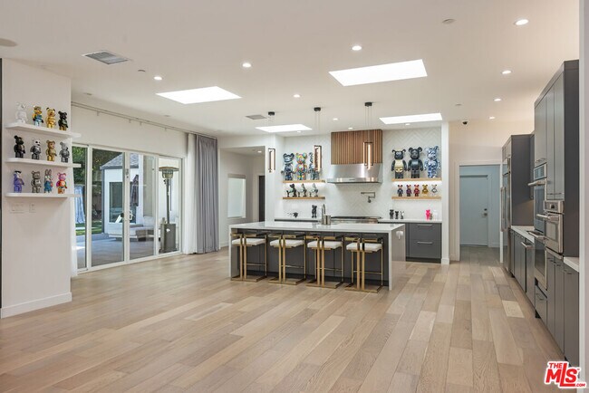 Foto del edificio - 4516 Del Moreno Dr