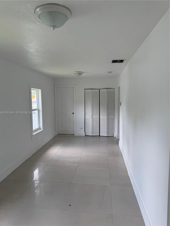 Foto del edificio - 61 NW 53rd St