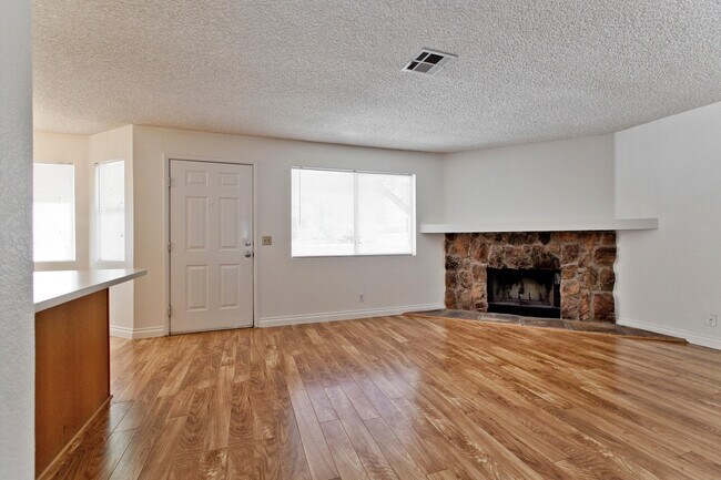 Foto del edificio - 7944 Decker Canyon Dr