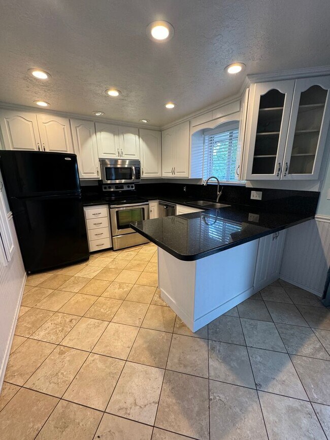 Building Photo - Beautiful home for rent in Murray!