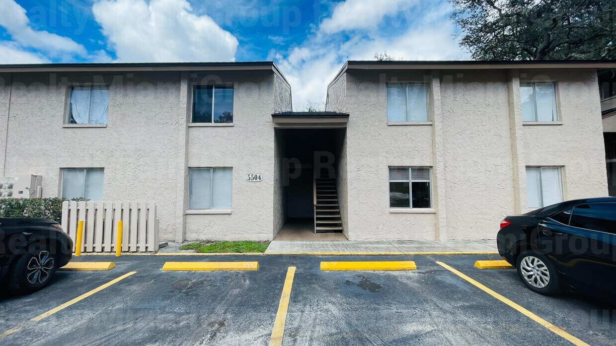 Primary Photo - 5504 Pokeweed Ct
