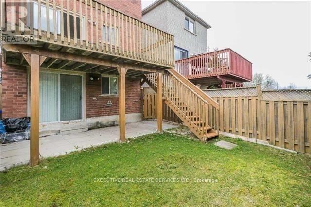 Photo du bâtiment - 246 Doubtfire Crescent