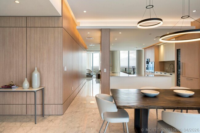 Foto del edificio - 15701 Collins Ave