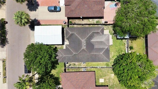 Foto del edificio - 10 McCormack Dr