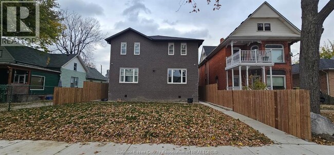 Building Photo - 536 Caron Ave