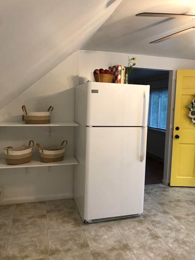 Kitchen - 1025 Fairview Ave
