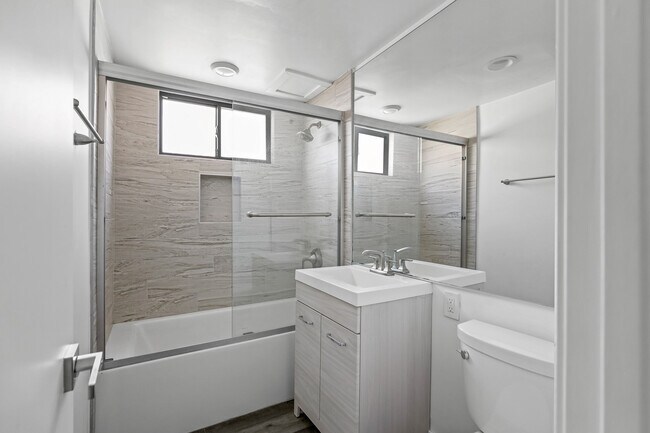 Foto del edificio - 215 N. Fickett St.