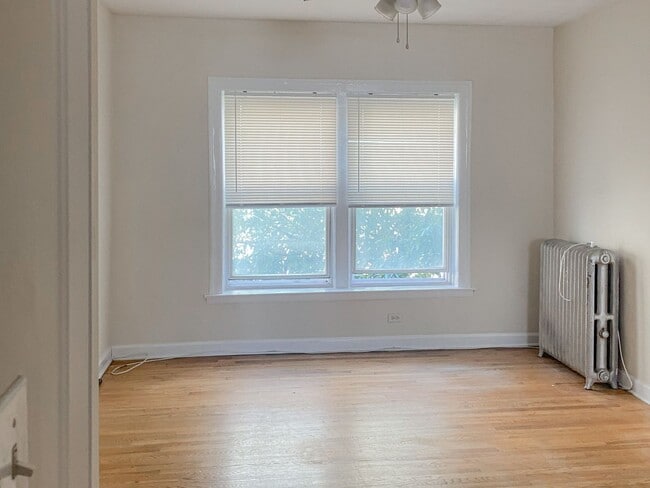 Interior Photo - 3912-28 N. Pine Grove
