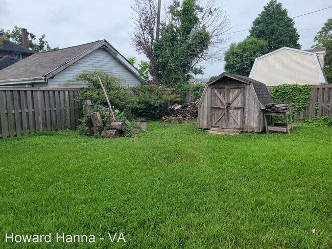 Building Photo - 3 br, 1.5 bath House - 127 E. 39th Street