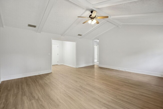 Foto del edificio - Newly Renovated 3 Bedroom Home on 1 Acre – No HOA!