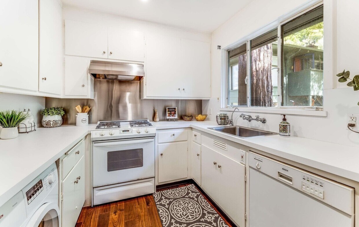 Foto principal - 2704 Le Conte Ave