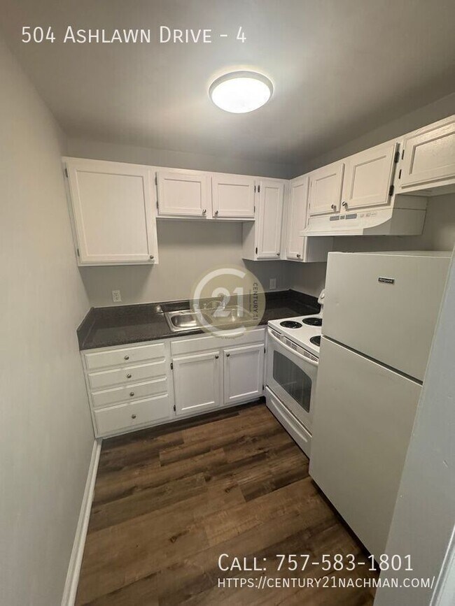 Building Photo - 504 Ashlawn Dr