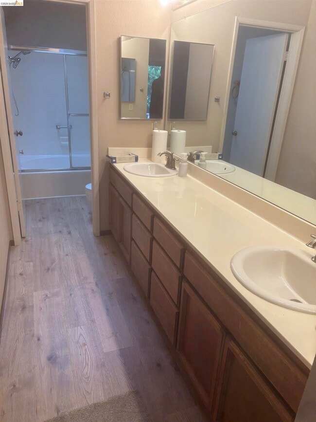 Building Photo - 1704 Somerset Pl