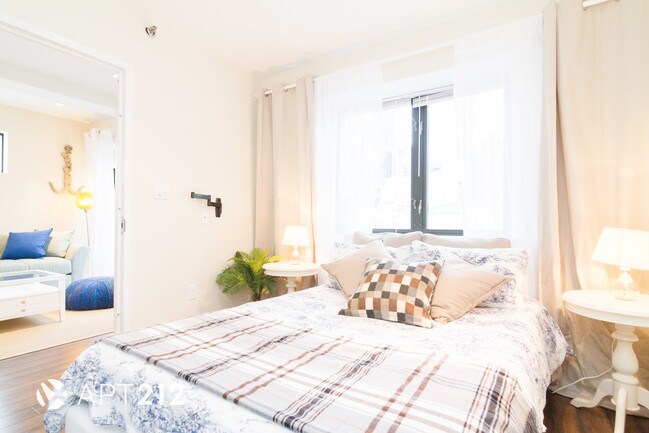 Building Photo - 809 9th Ave