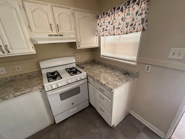 Building Photo - 3024 Oak Forest Dr