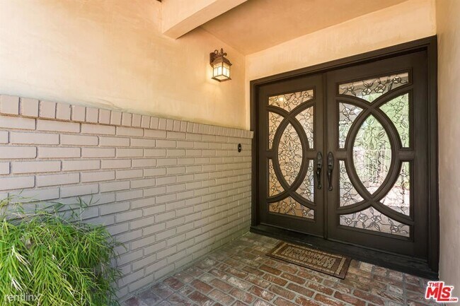 Building Photo - 5 br, 4 bath House - 16990 Strawberry Dr