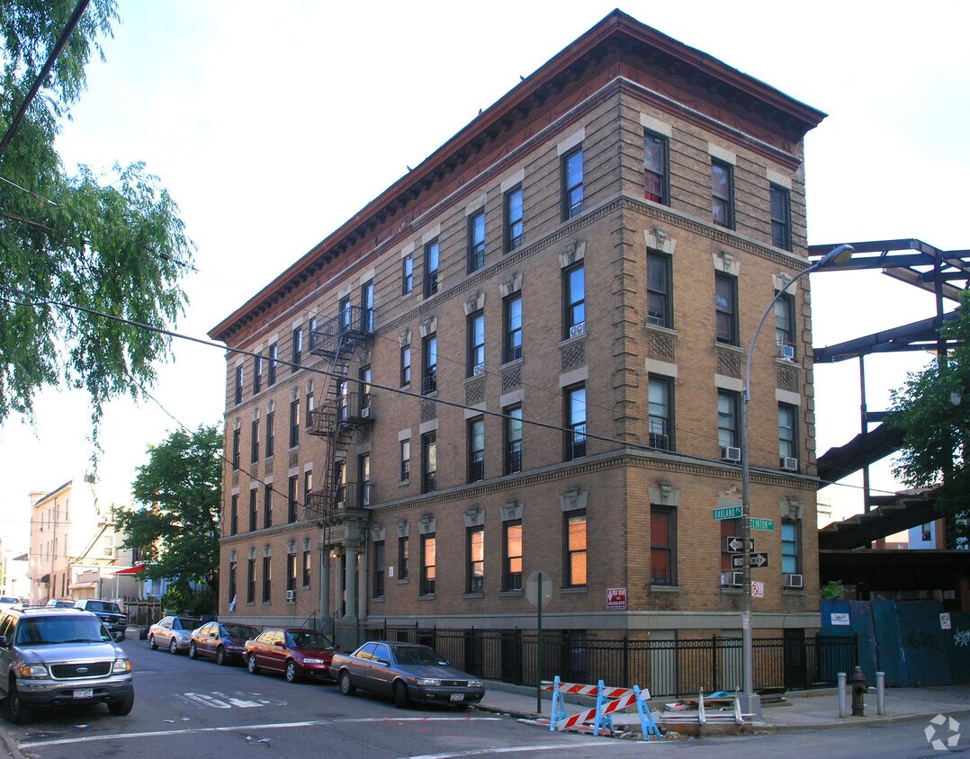 Foto principal - 723 Oakland Pl