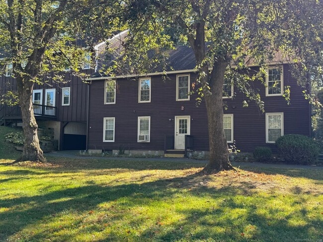 Foto del edificio - 239 Old Farms Rd