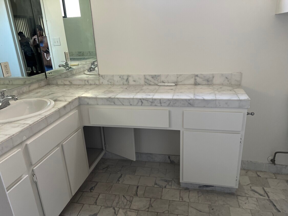 Foto principal - 14646 Dickens St
