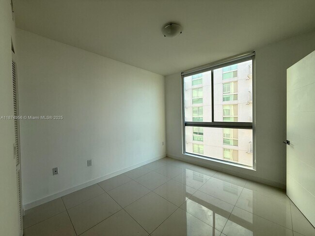 Foto del edificio - 7825 NW 107th Ave