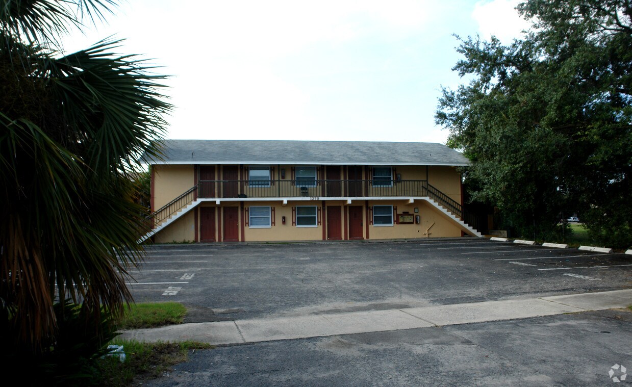 Building Photo - 1279 Santa Rosa St