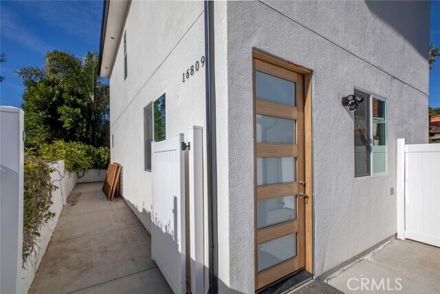 Building Photo - 16809 Hart St