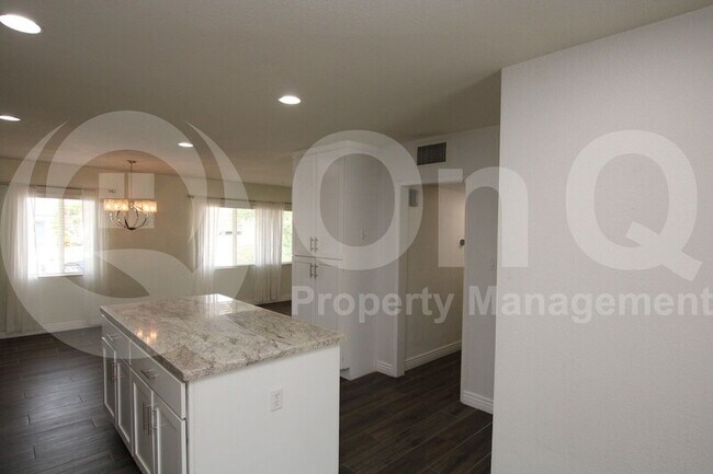 Foto del edificio - 8309 E Vernon Ave