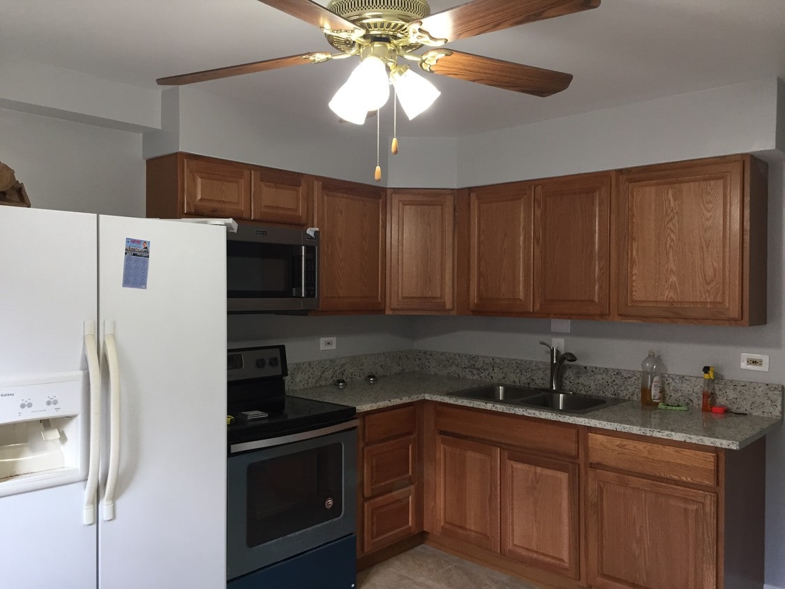 Cocina - 2548 Touhy Ave